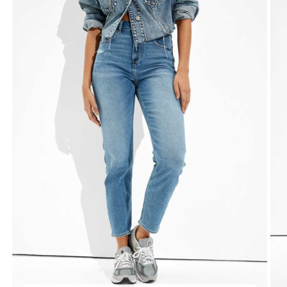 American Eagle Medium Blue Wash Stretch Mom Jeans size 00 or 24